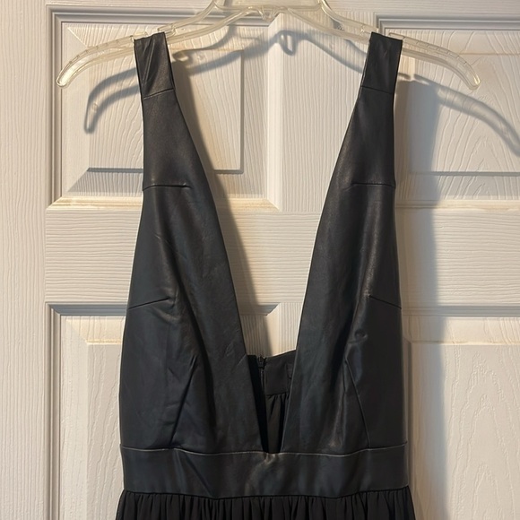 Vixen Deep V-Dress - Picture 5 of 9